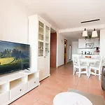 Sea&sun Paradise, Heated Pool, 2br, Parking