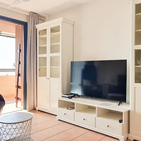 Апартаменты Sea&sun Paradise, Heated Pool, 2br, Parking